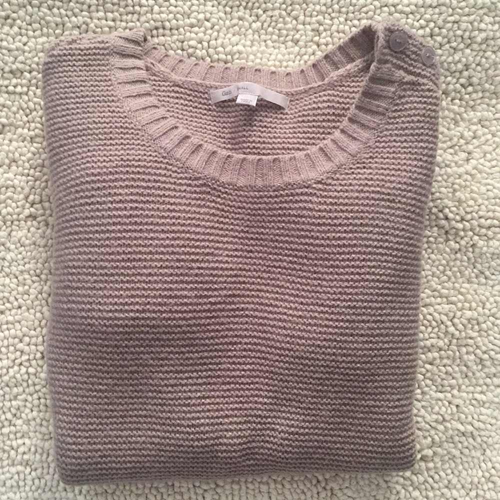 Gap sweater w. buttons